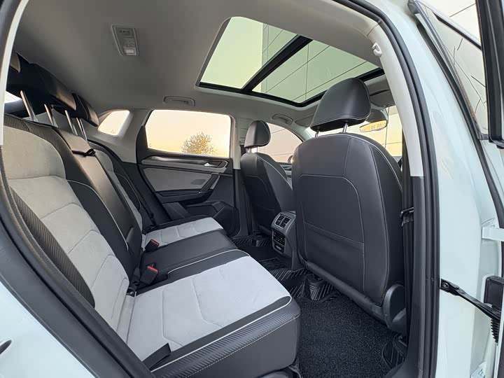 Фото 14 - Volkswagen Tayron X