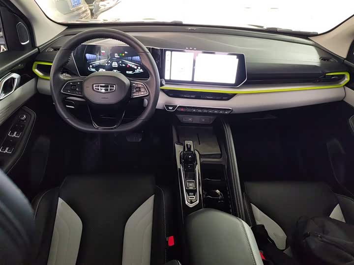 Фото 10 - Geely Coolray