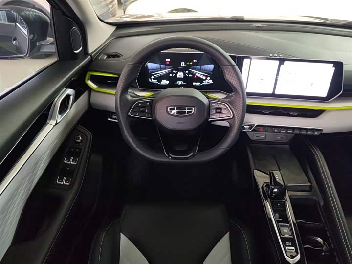 Фото 11 - Geely Coolray