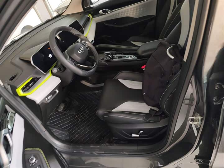 Фото 15 - Geely Coolray