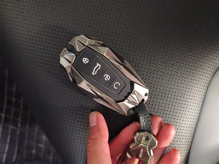 Фото 9 - Geely Coolray