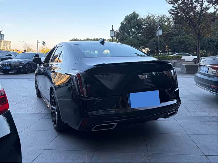 Фото 12 - Cadillac CT4