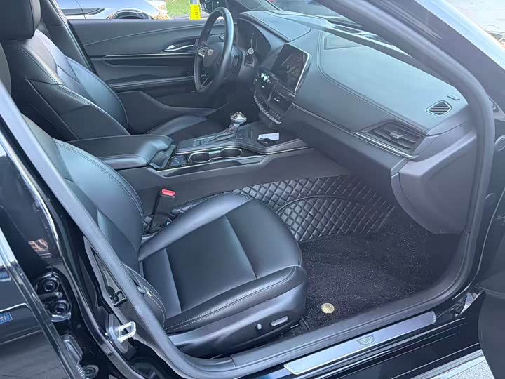 Фото 16 - Cadillac CT4