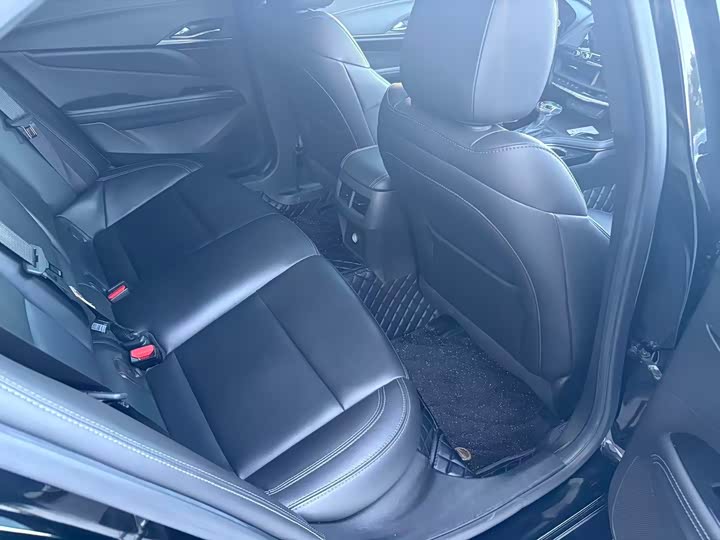 Фото 8 - Cadillac CT4