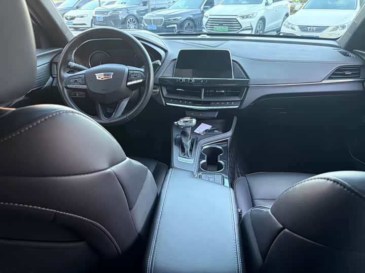 Фото 9 - Cadillac CT4