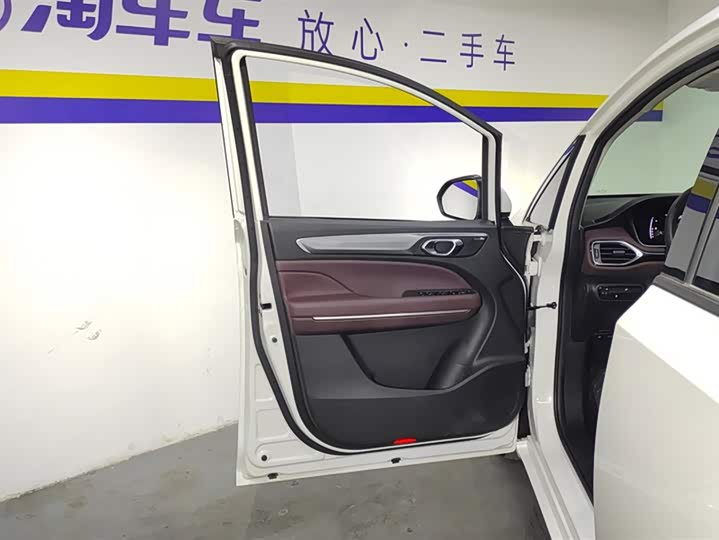 Фото 7 - GAC Trumpchi M6