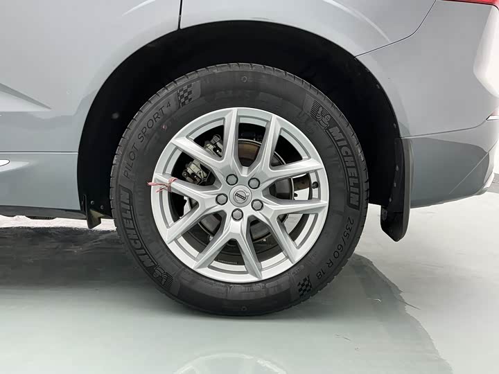 Фото 11 - Volvo XC60