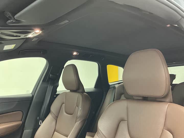 Фото 14 - Volvo XC60