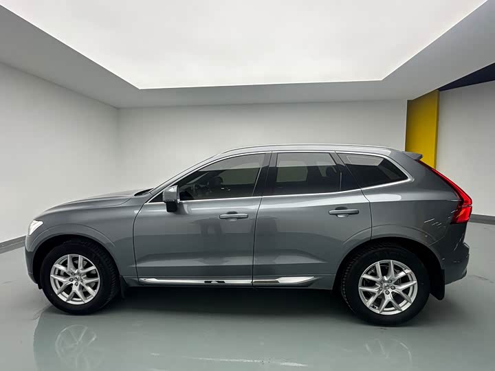 Фото 8 - Volvo XC60