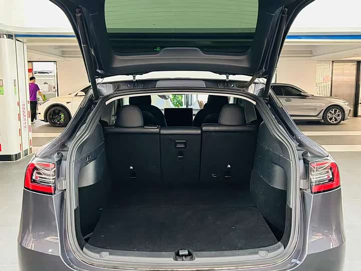 Фото 6 - Tesla Model Y