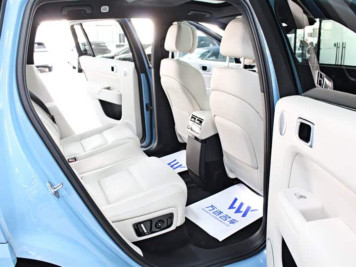 Фото 11 - LiXiang L7