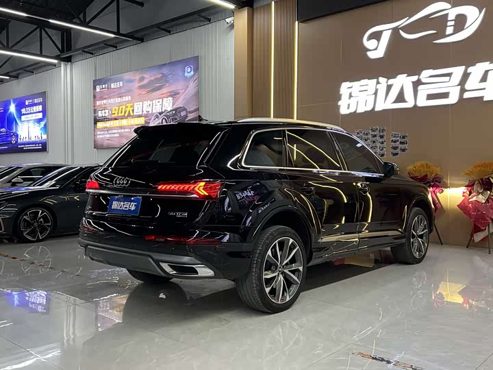 Фото 15 - Audi Q7