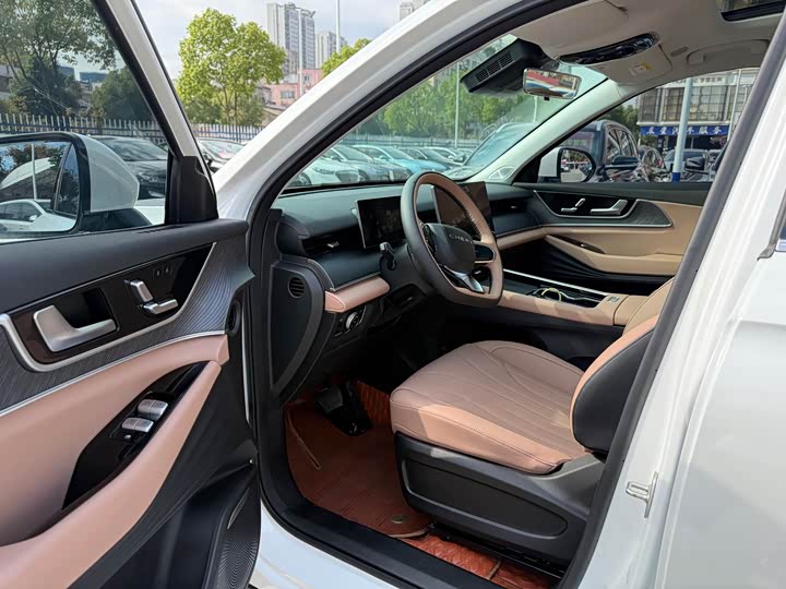 Фото 10 - Chery Tiggo 8L