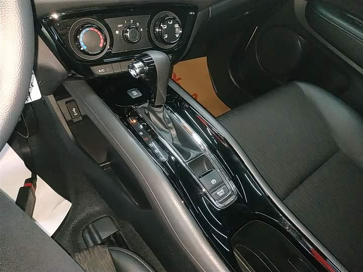 Фото 14 - Honda Vezel