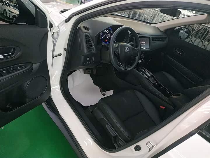 Фото 16 - Honda Vezel