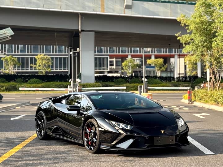 Фото 3 - Lamborghini Huracán