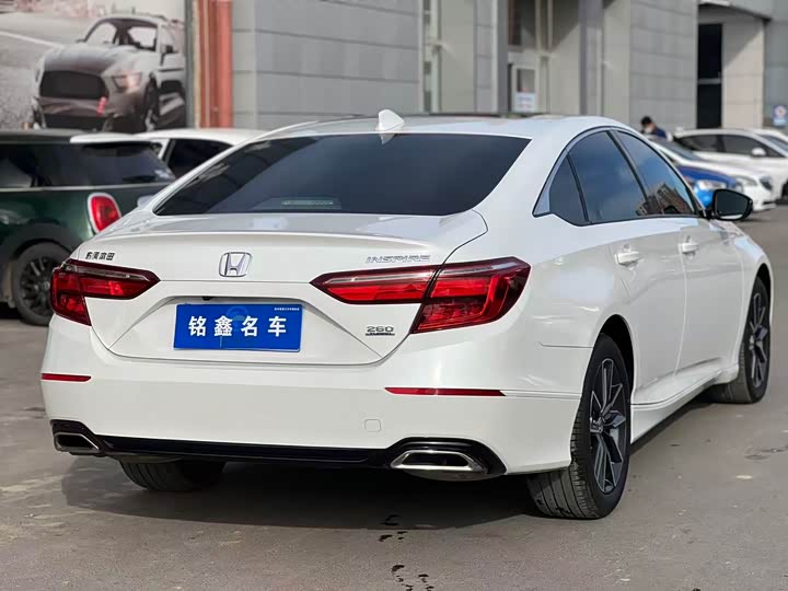 Фото 4 - Honda Inspire