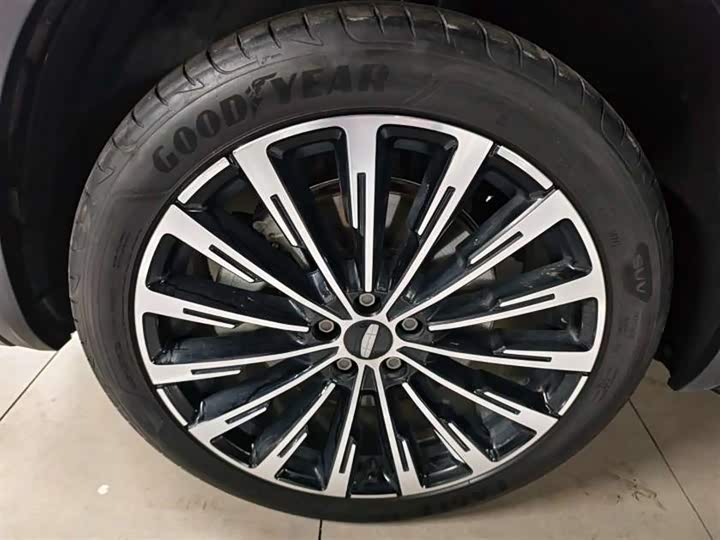 Фото 16 - Geely Monjaro