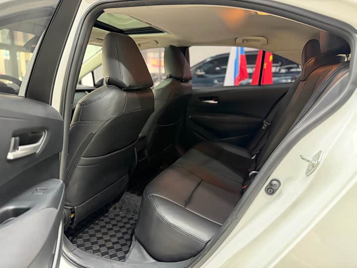 Фото 13 - Toyota Corolla