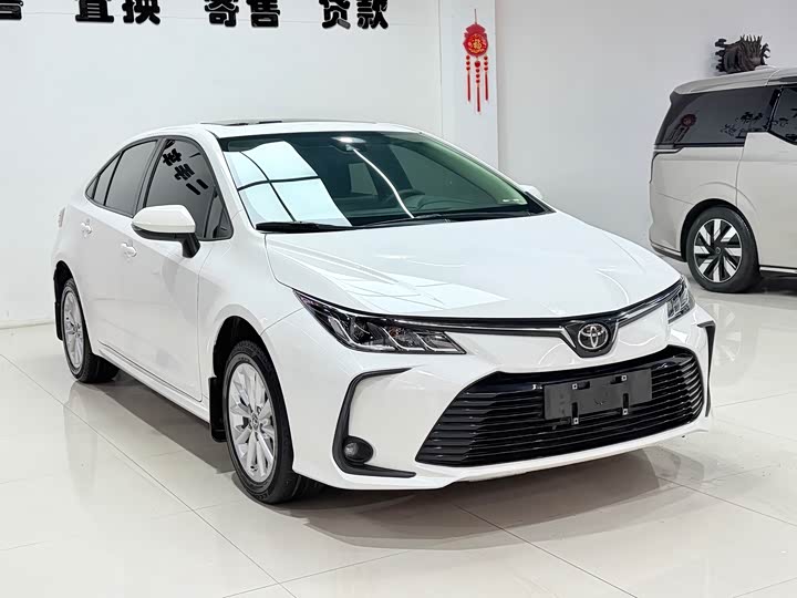 Фото 2 - Toyota Corolla