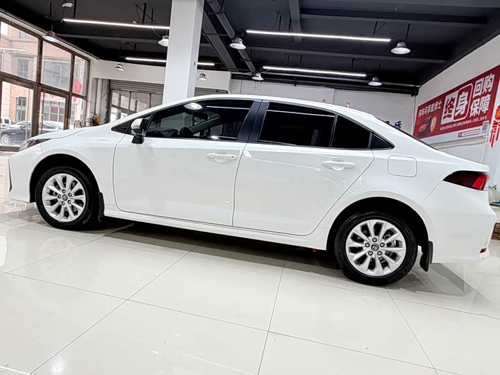 Фото 7 - Toyota Corolla