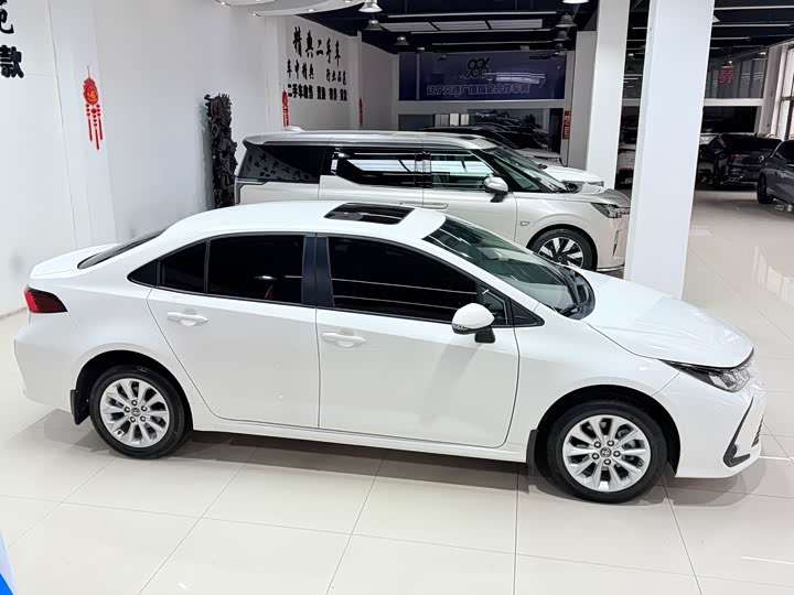 Фото 8 - Toyota Corolla