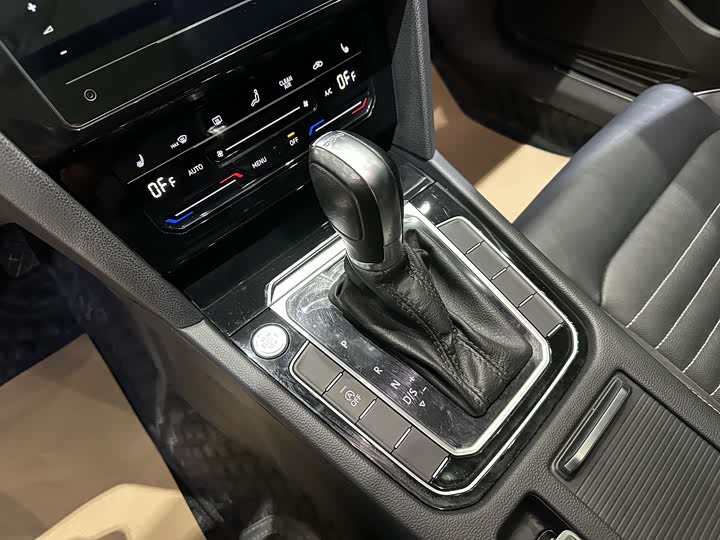 Фото 12 - Volkswagen Magotan