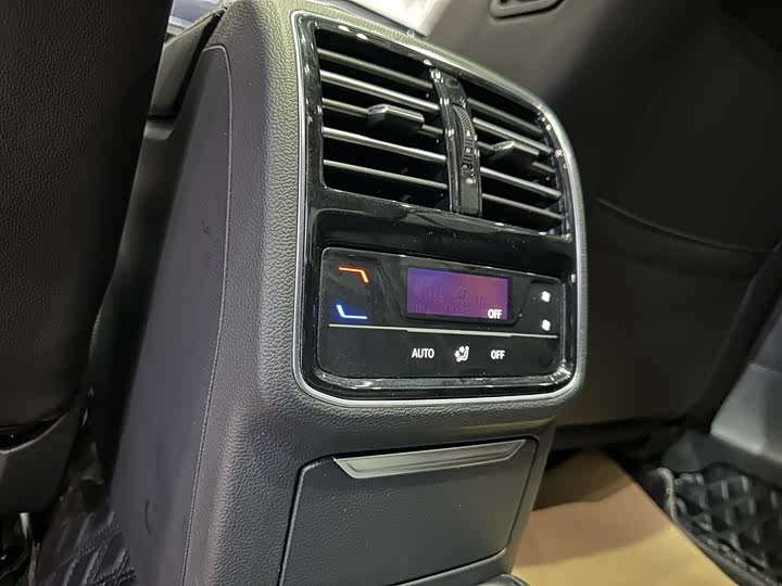 Фото 14 - Volkswagen Magotan