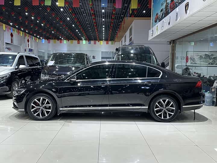 Фото 2 - Volkswagen Magotan