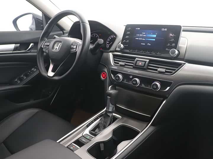 Фото 10 - Honda Accord