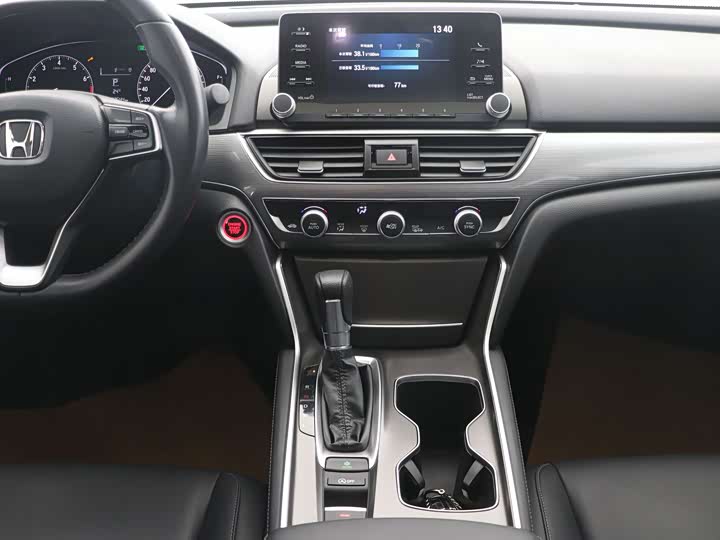 Фото 11 - Honda Accord