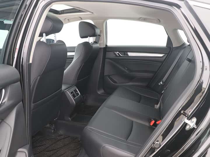 Фото 13 - Honda Accord