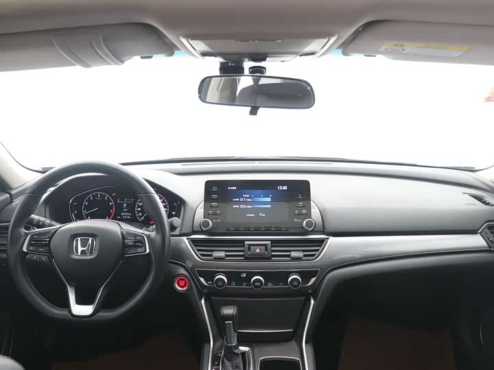 Фото 9 - Honda Accord