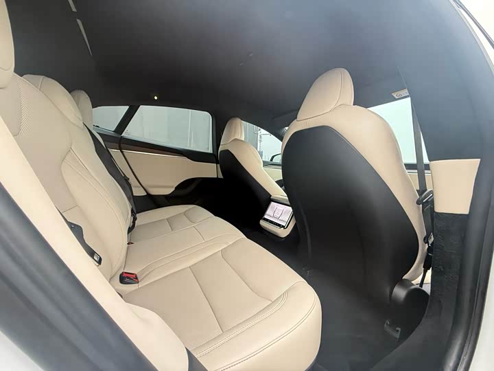 Фото 10 - Tesla Model S