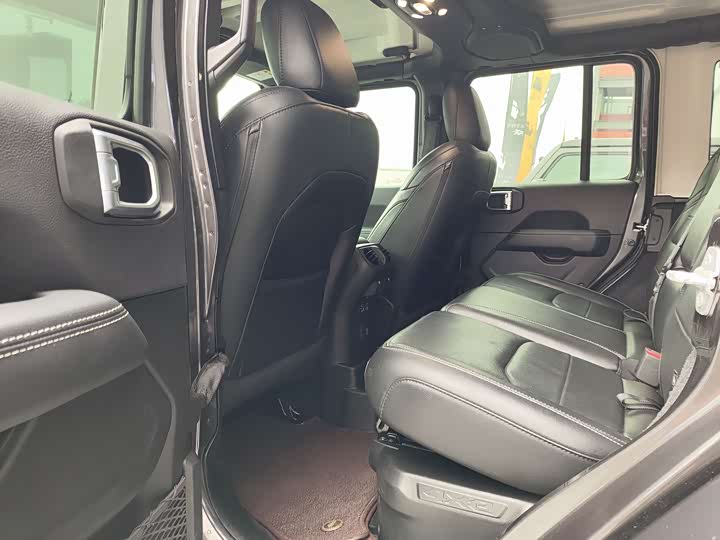 Фото 6 - Jeep Wrangler Hybrid