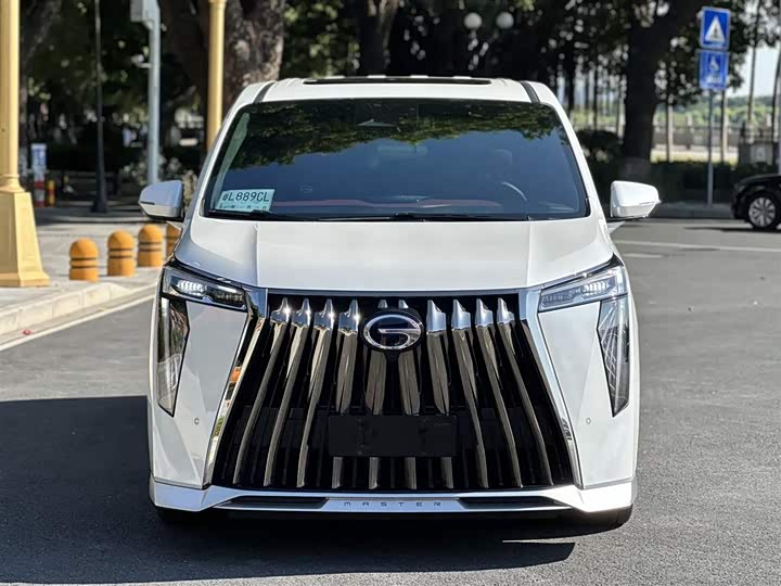 Фото 2 - GAC Trumpchi M8