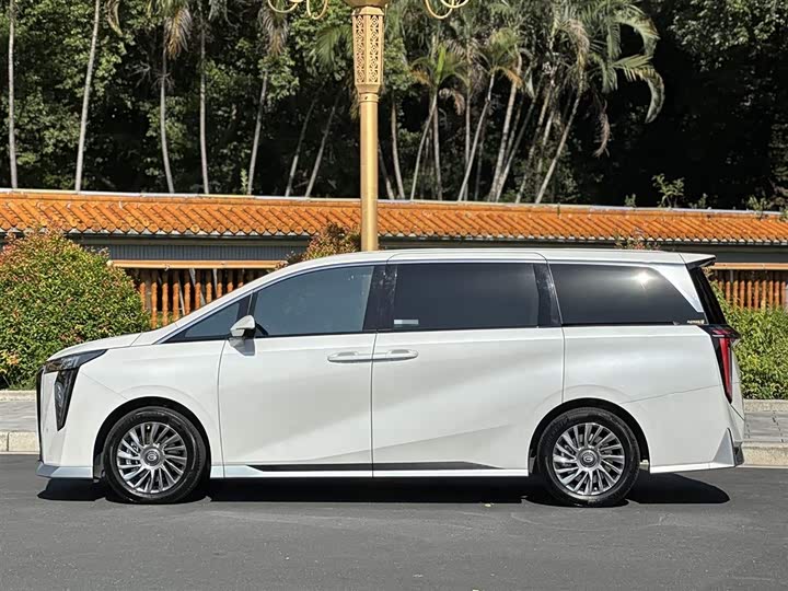 Фото 3 - GAC Trumpchi M8