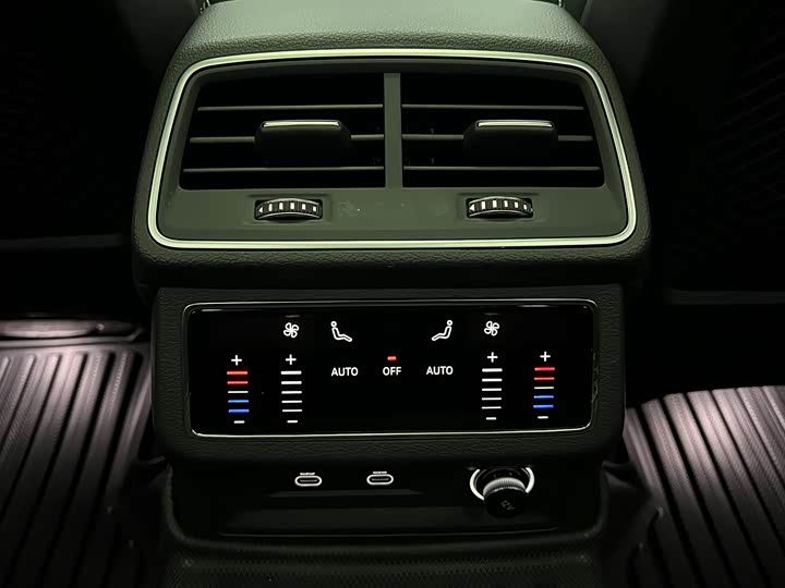 Фото 10 - Audi A6L