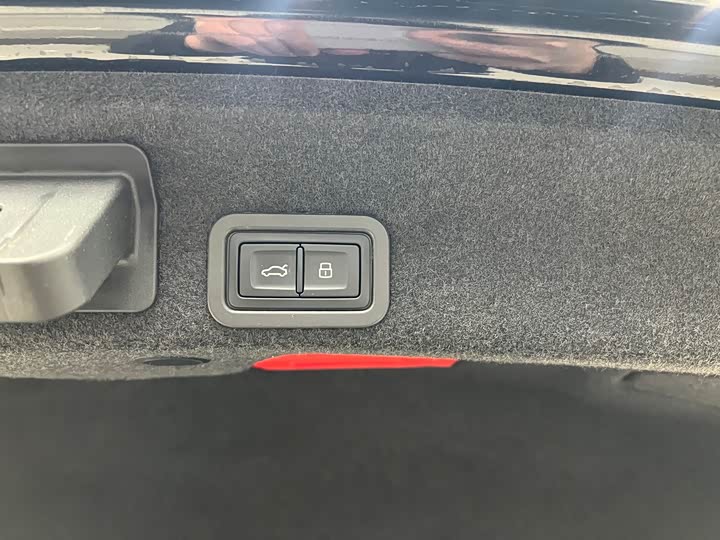 Фото 16 - Audi A6L