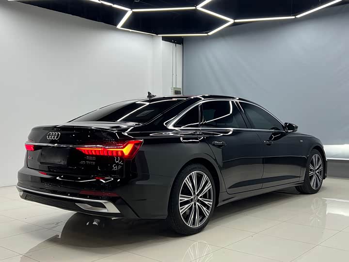 Фото 18 - Audi A6L