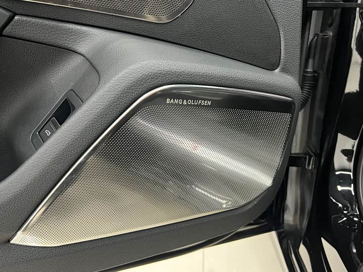 Фото 6 - Audi A6L