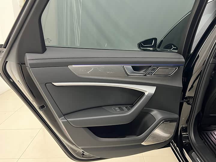 Фото 8 - Audi A6L