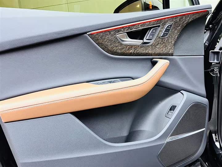 Фото 11 - Audi Q7