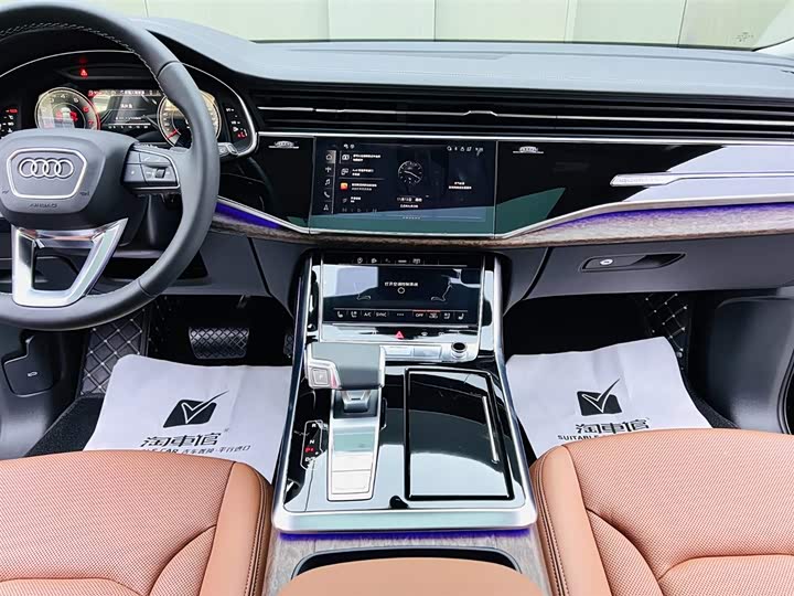 Фото 13 - Audi Q7