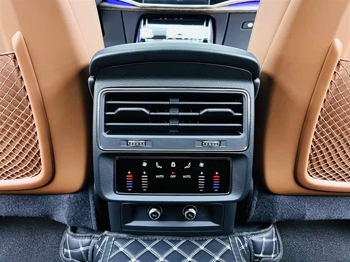 Фото 17 - Audi Q7