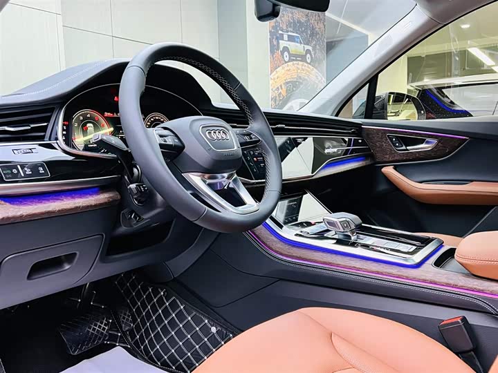 Фото 8 - Audi Q7