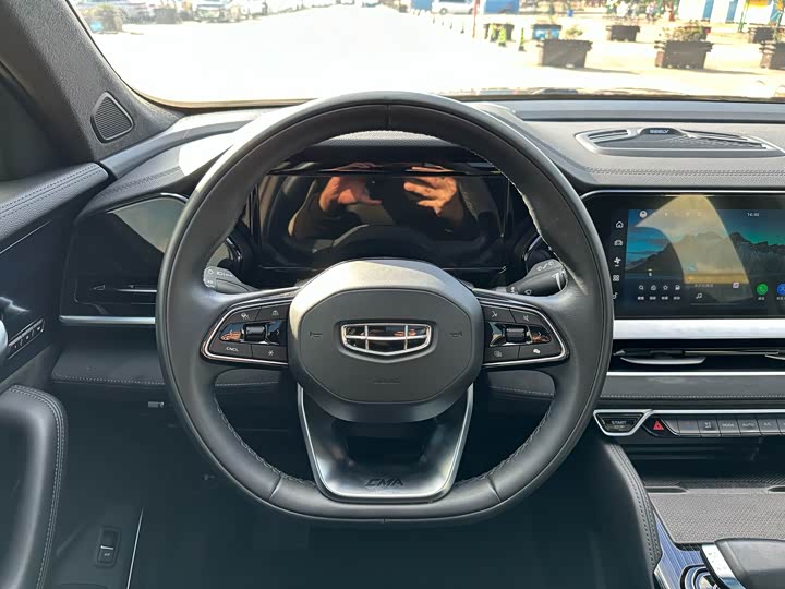 Фото 12 - Geely Monjaro