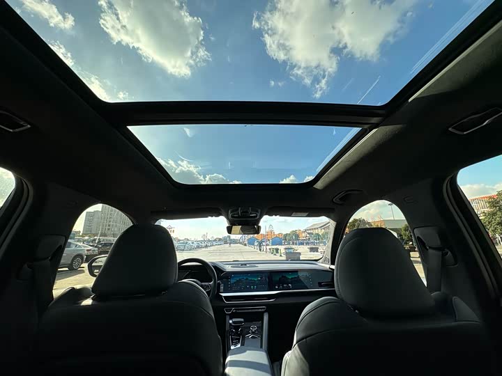 Фото 15 - Geely Monjaro