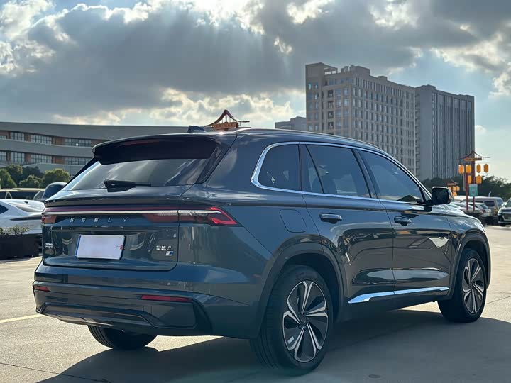 Фото 6 - Geely Monjaro