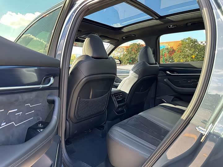 Фото 9 - Geely Monjaro